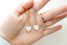 Load image into Gallery viewer, Mother of pearl heart chain choker necklace