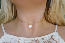 Load image into Gallery viewer, Mother of pearl heart chain choker necklace