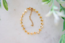 Load image into Gallery viewer, Dainty Gold Sea Shell Chain Bracelet